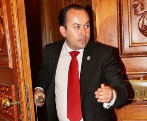 Popoviciu doreşte un concurs Miss Parlament, deputatele Gorghiu, Podaşcă şi Anastase îl critică